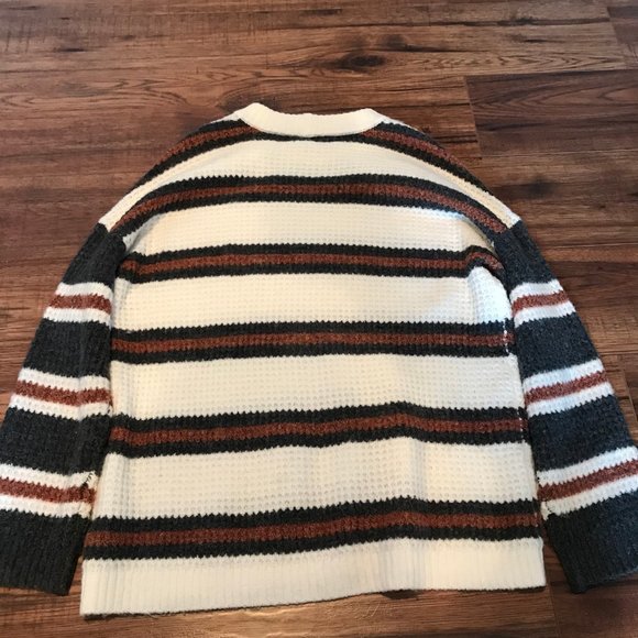 American Eagle Knit Sweater - Picture 2 of 2